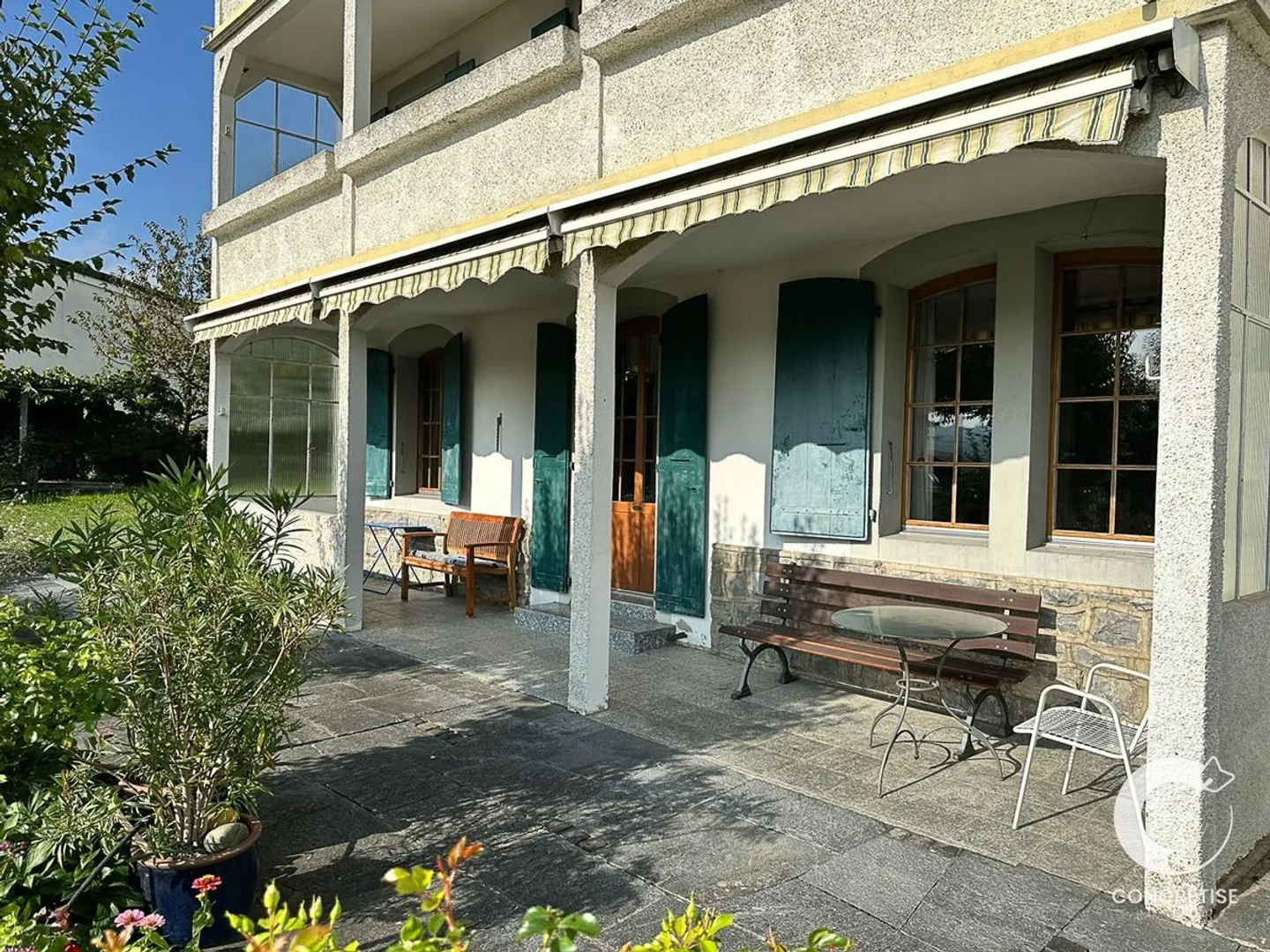 Large Family House - Photo 3 of 13