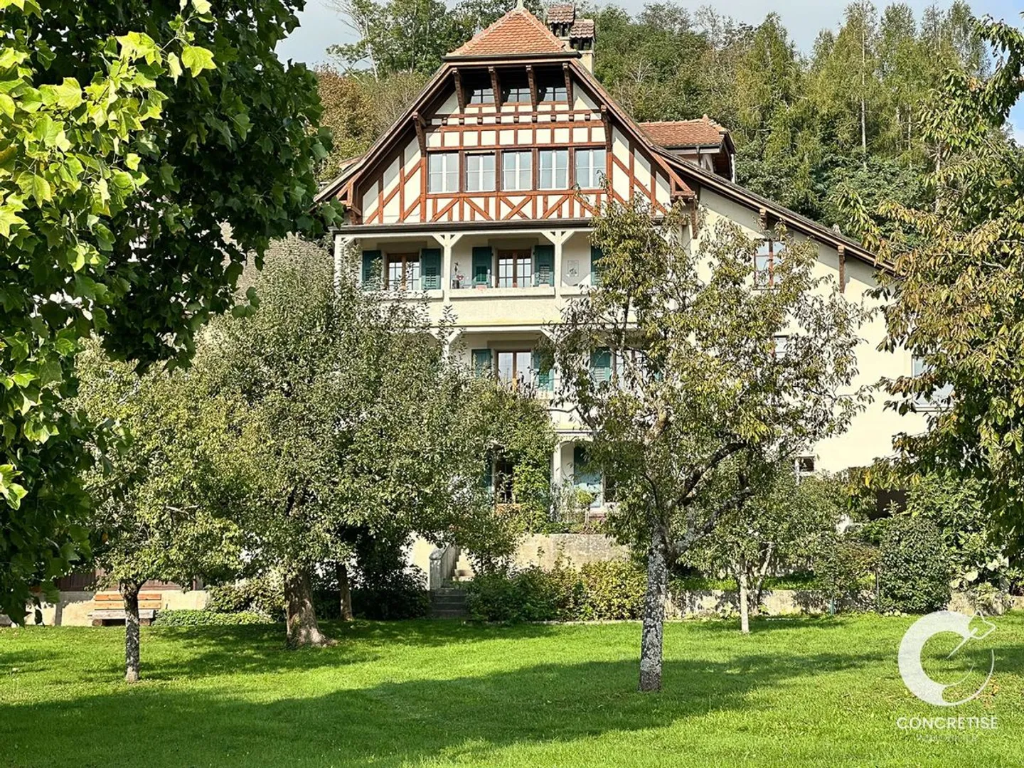 Large Family House - Photo 2 of 13