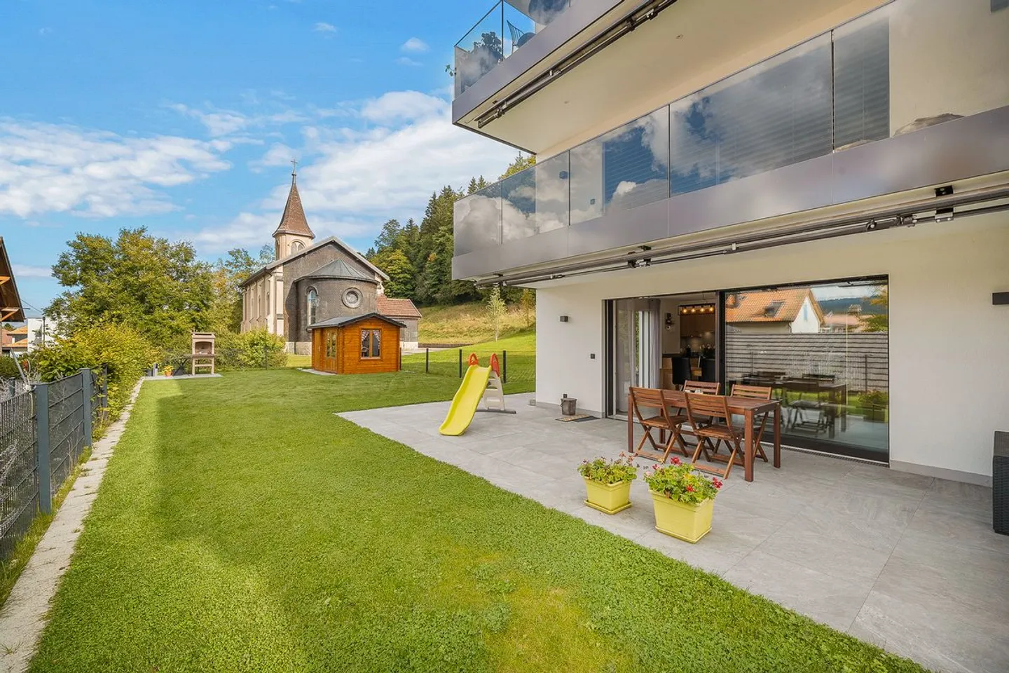 Appartamento contemporaneo con giardino privato - Foto 2 di 8