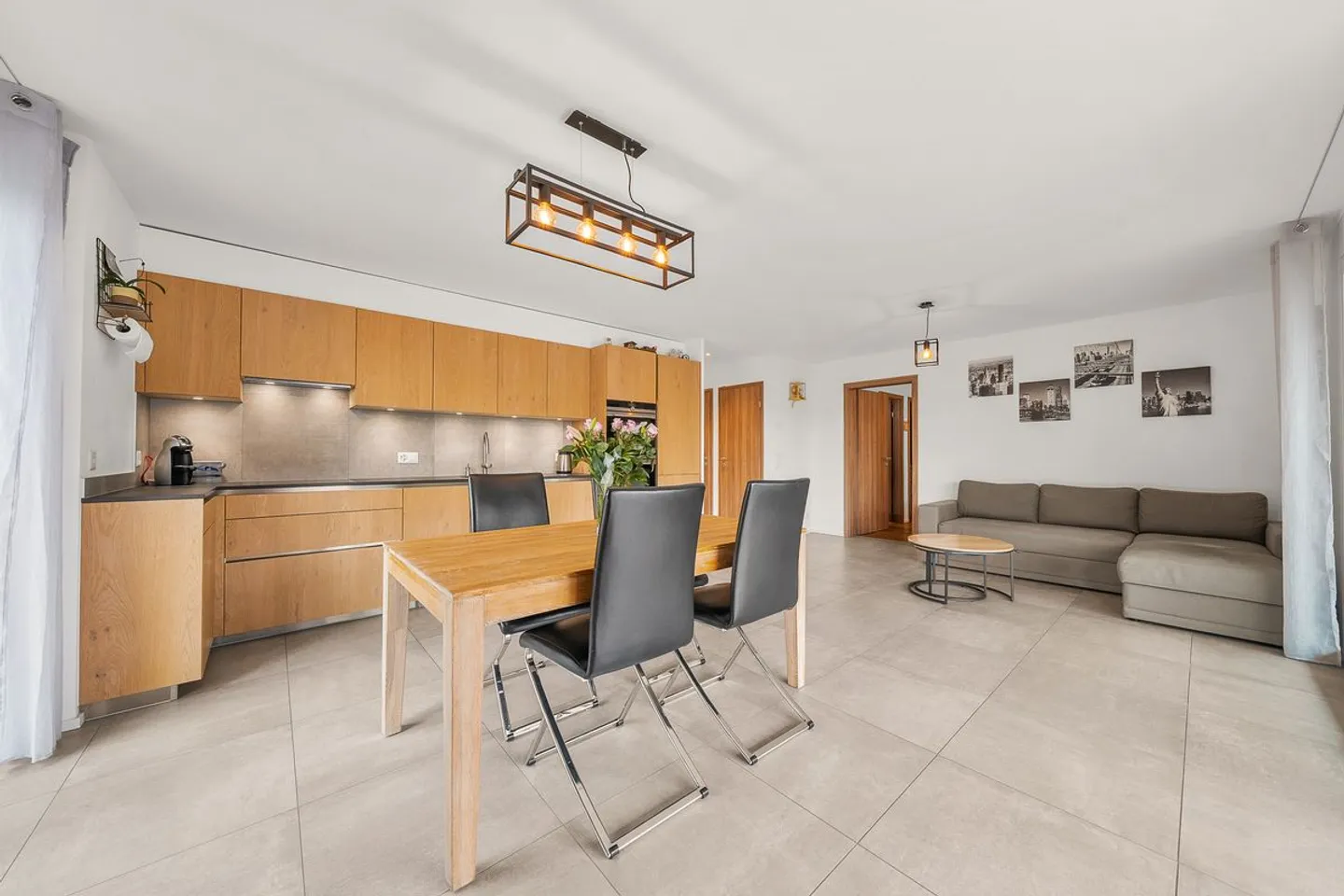 Appartamento contemporaneo con giardino privato - Foto 3 di 8