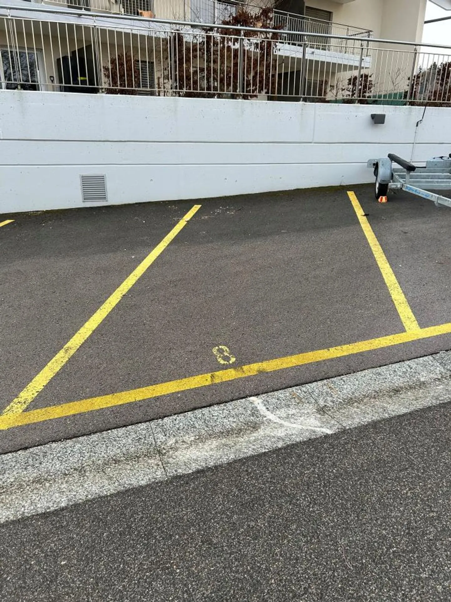 Outdoor parking space for rent - Photo 1 of 2