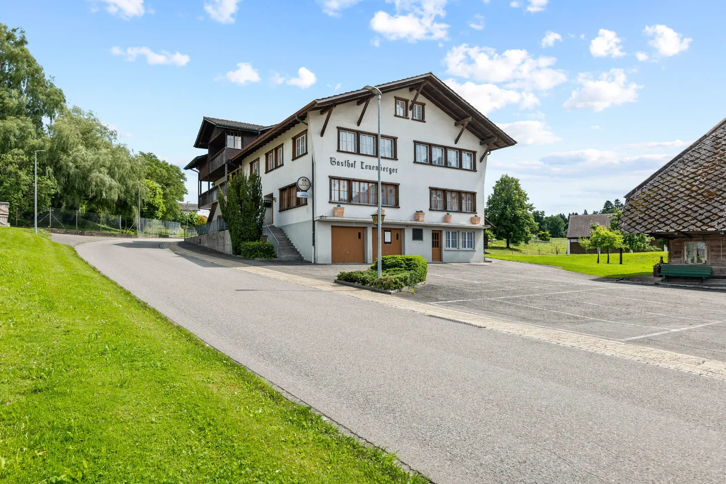 Mehrfamilienhaus mit Bauland - Foto 2 von 13