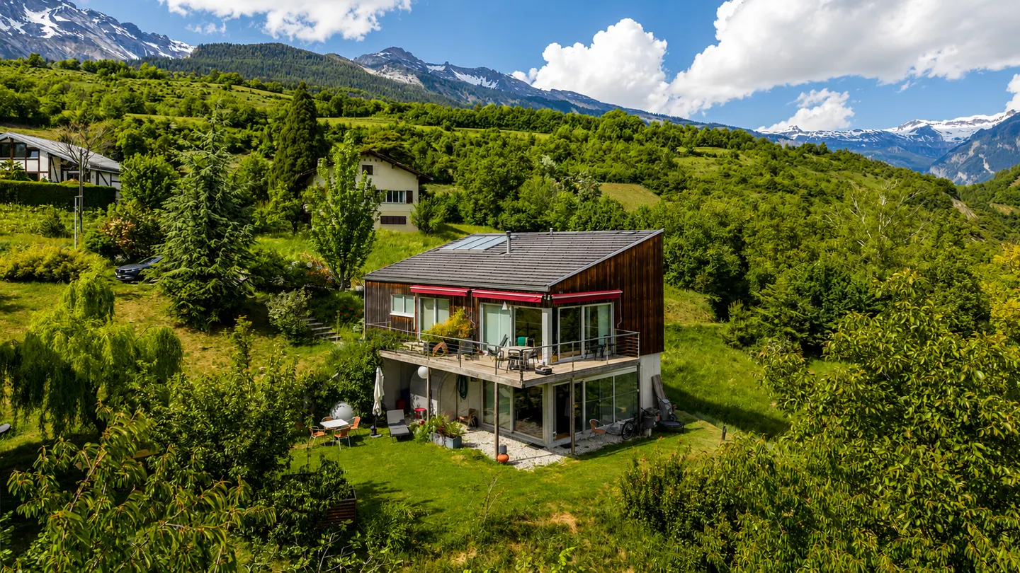 AYENT - ARCHITECT DESIGNED WOOD AND CONCRETE VILLA? AN ARTIST'S HOUSE IN HARMONY WITH NATURE - Photo 5 of 13