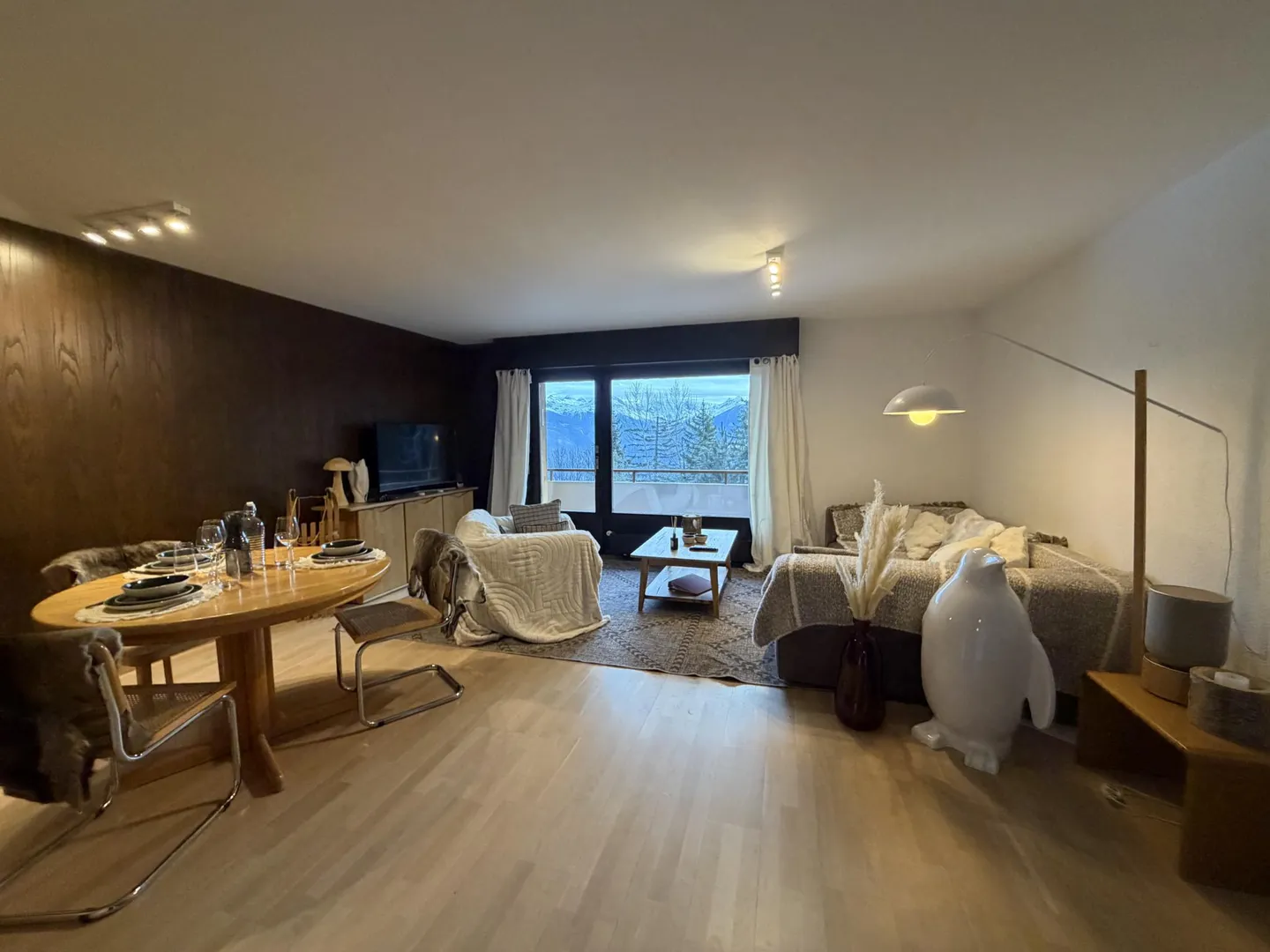 Rare 3.5 room Ski-in / Ski-out with panoramic alpine view ? Crans-Montana - Photo 2 of 10