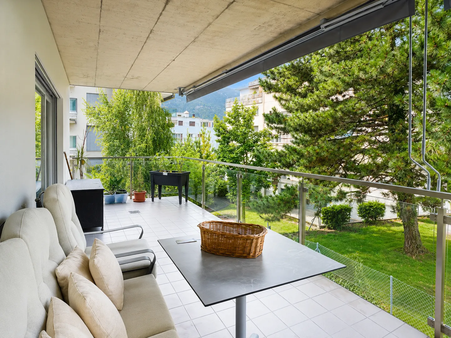 Magnificent modern 3.5-room apartment with large terrace in Sierre - Photo 2 of 13