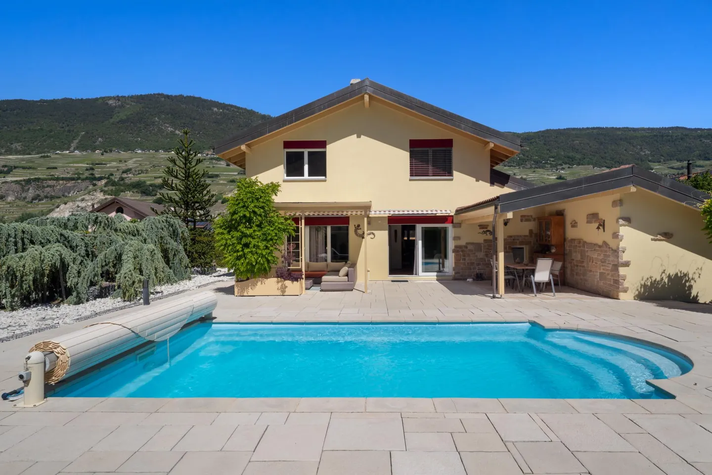 Elegante Familienvilla mit Pool in Granges VS - Foto 3 von 13