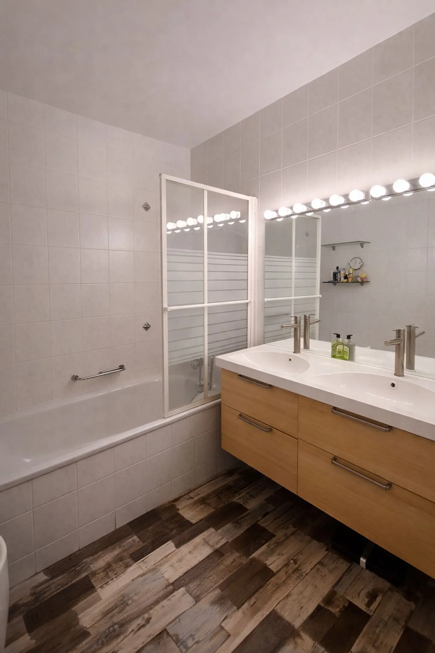 Furnished 5.5-room apartment with private garden and 35 m2 garage - Photo 9 of 13