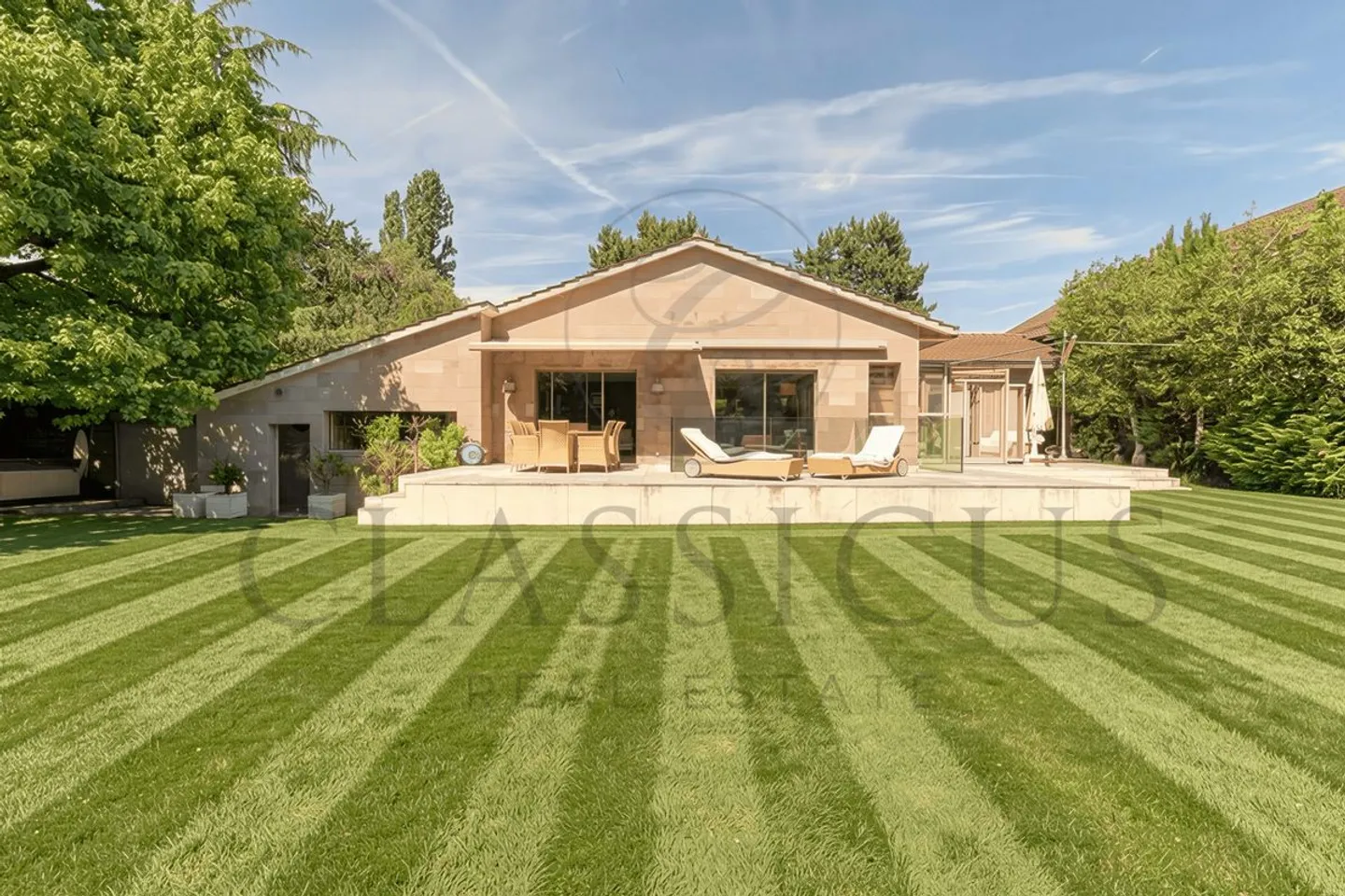 Villa familiale avec jardin - Photo 1 sur 13