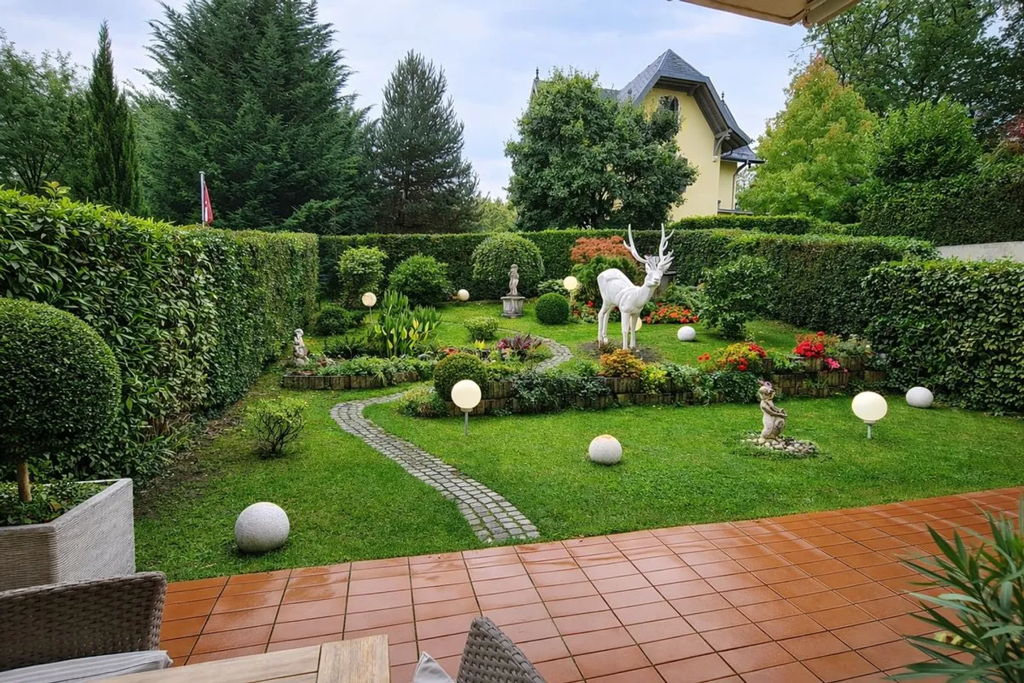 Furnished 5.5-room apartment with private garden and 35 m2 garage - Photo 12 of 13