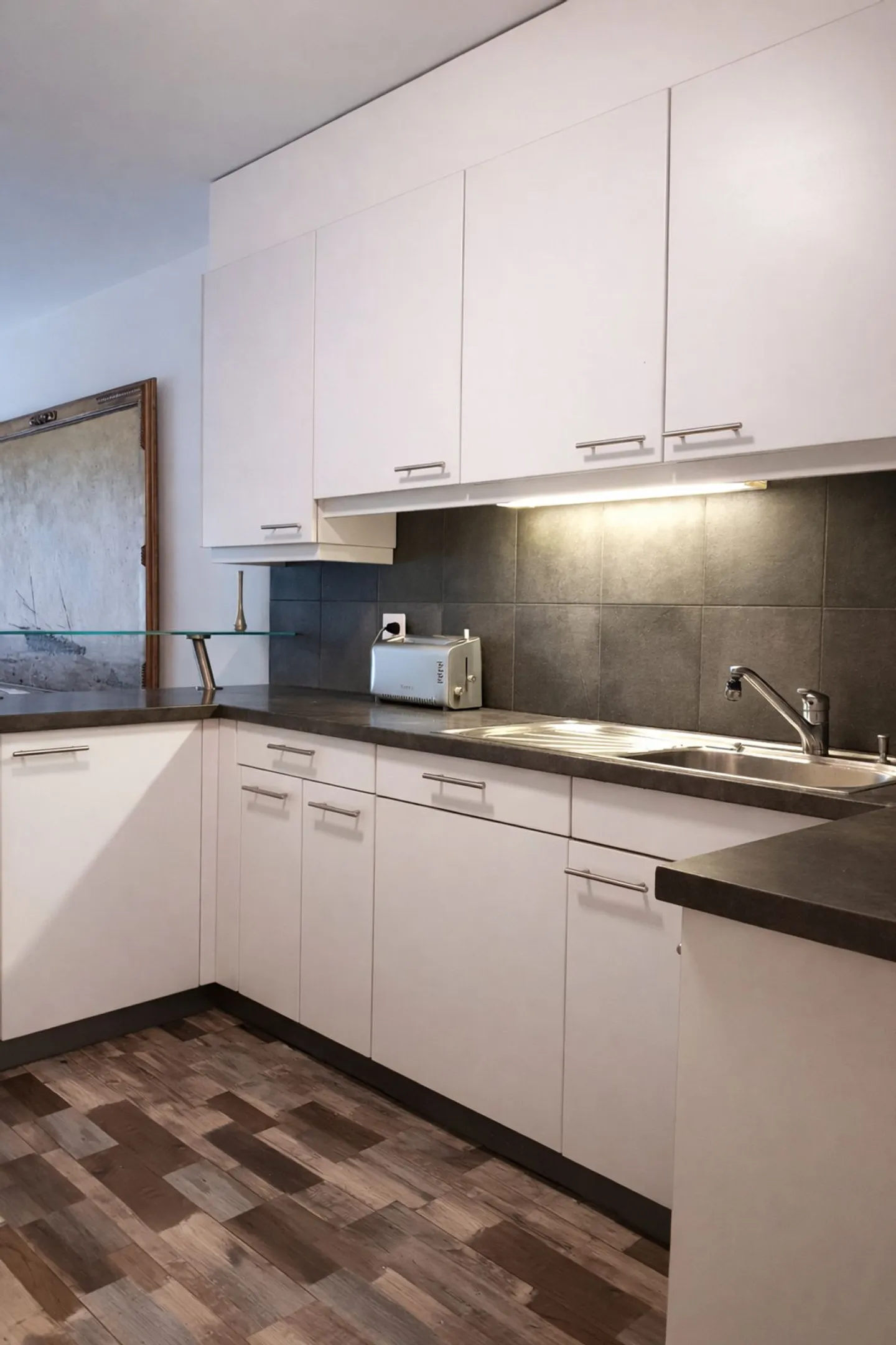 Furnished 5.5-room apartment with private garden and 35 m2 garage - Photo 4 of 13