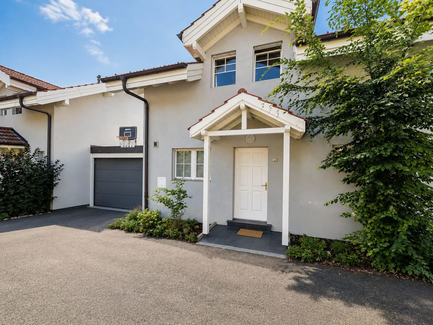 Furnished family house with private garden in Carouge - Photo 1 of 13