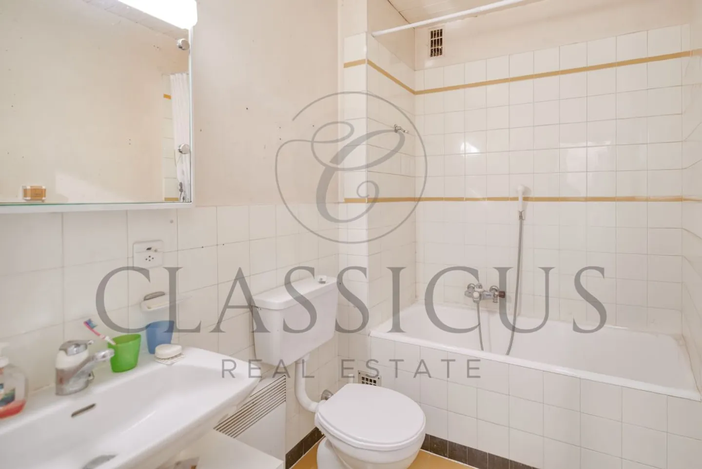 5-Room House with High Potential - Photo 7 of 12