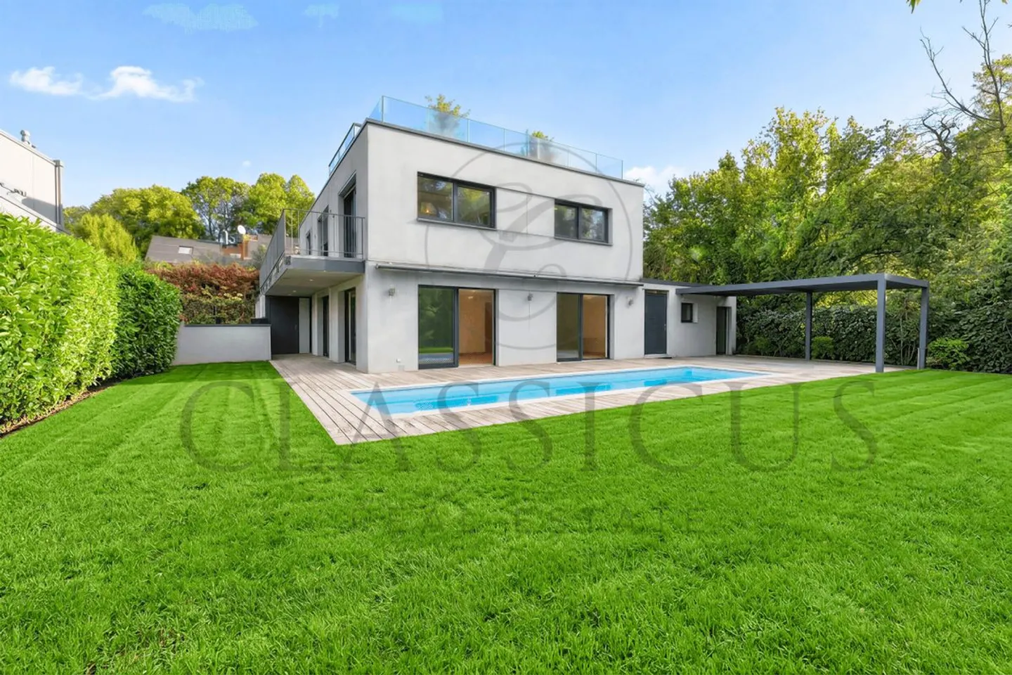 Zeitgenössisches Haus mit Schwimmbad und Dachterrassen-Whirlpool mit Blick auf den See - Foto 1 von 12