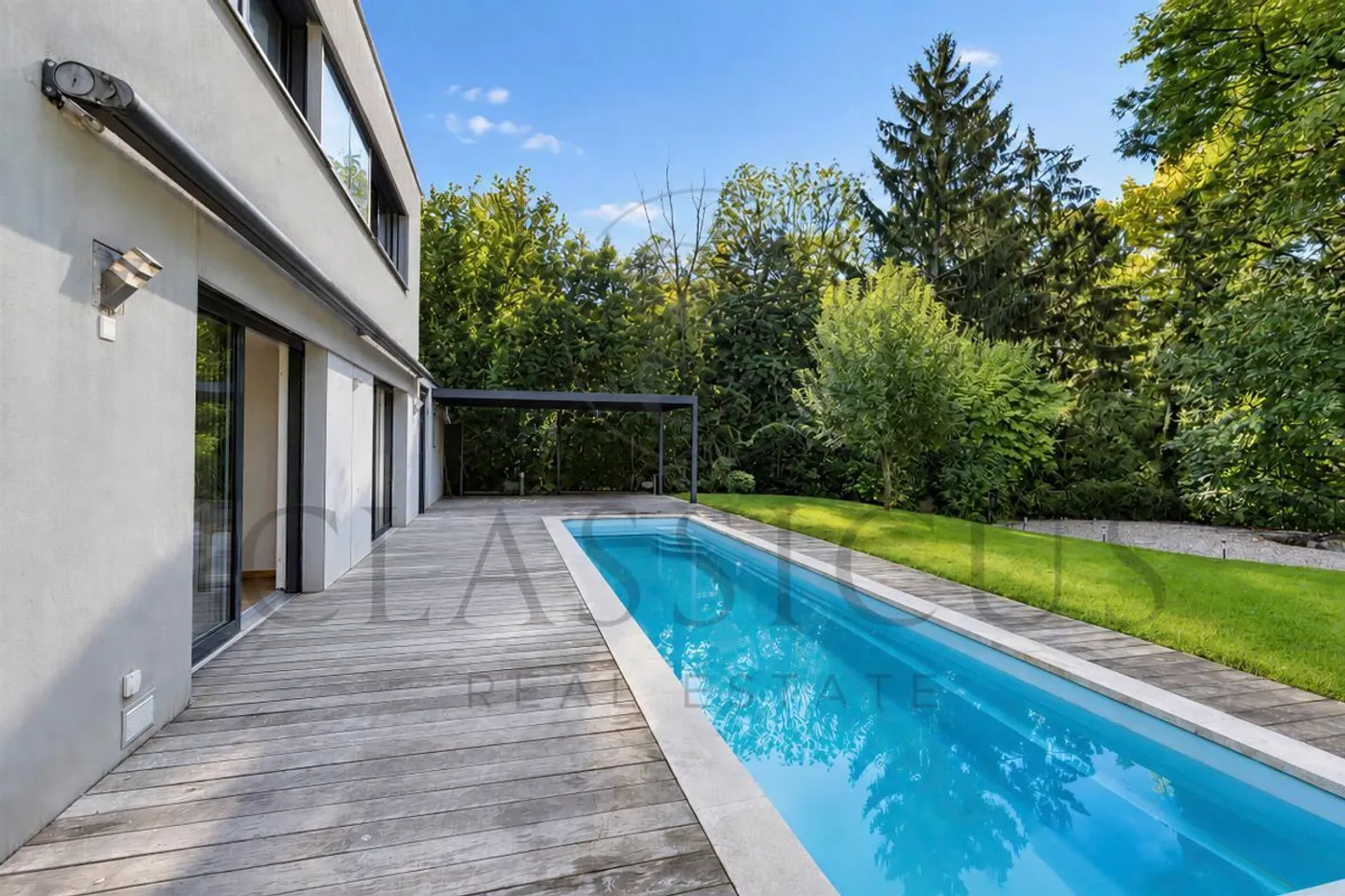 Zeitgenössisches Haus mit Schwimmbad und Dachterrassen-Whirlpool mit Blick auf den See - Foto 12 von 12