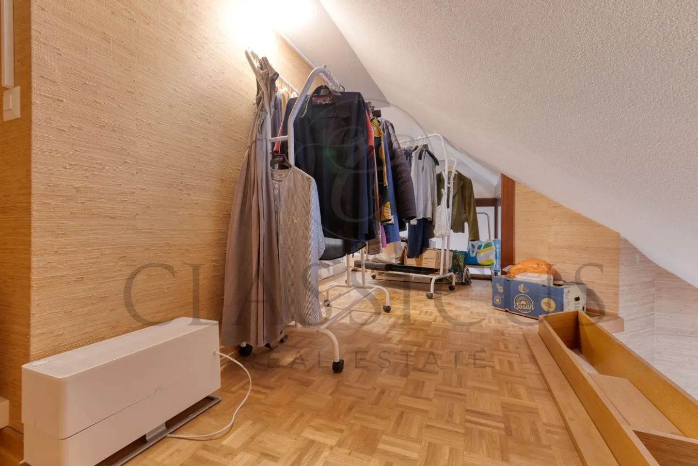 Character duplex with balcony, attic volumes and rare charm - Photo 9 of 12