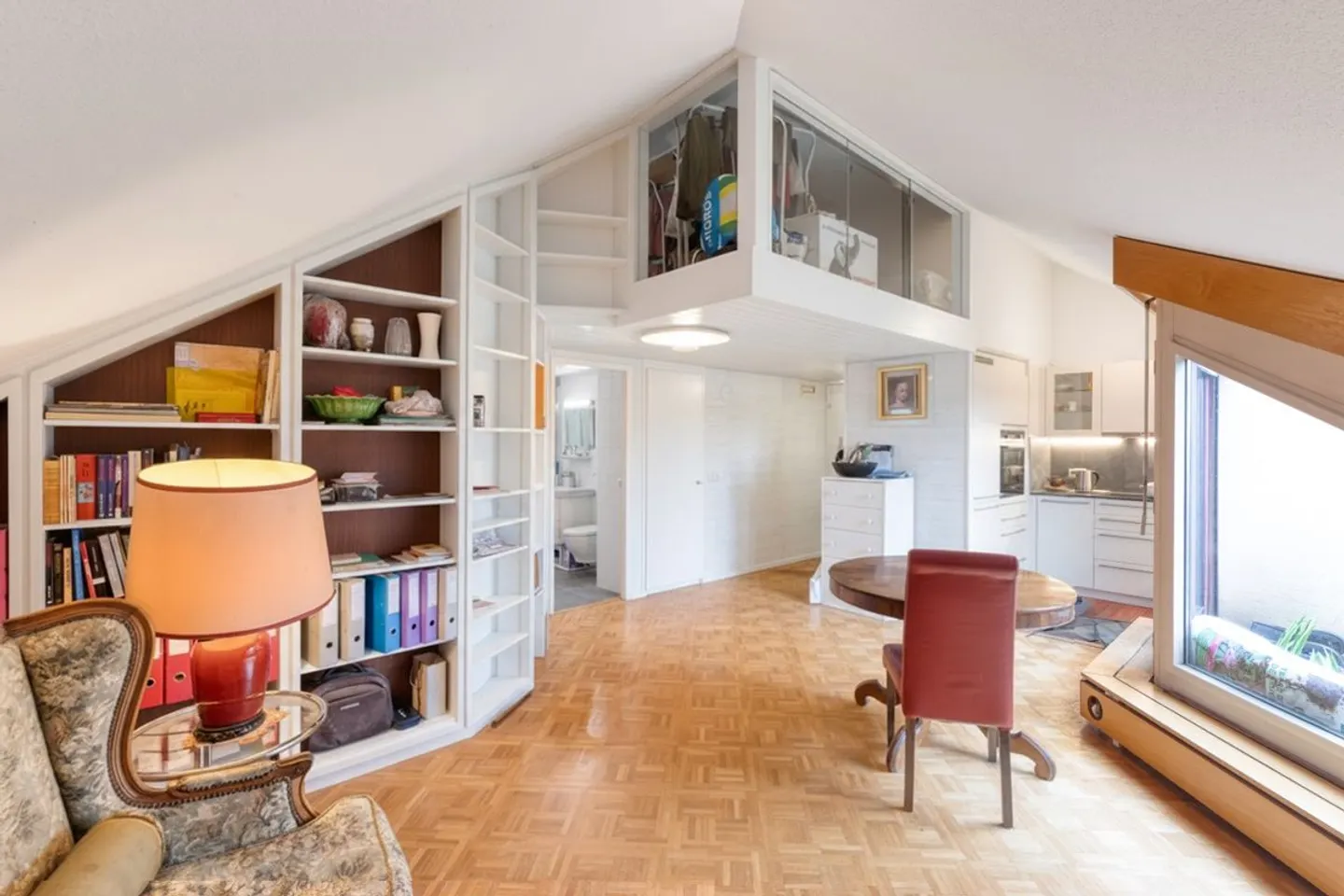 Character duplex with balcony, attic volumes and rare charm - Photo 1 of 12