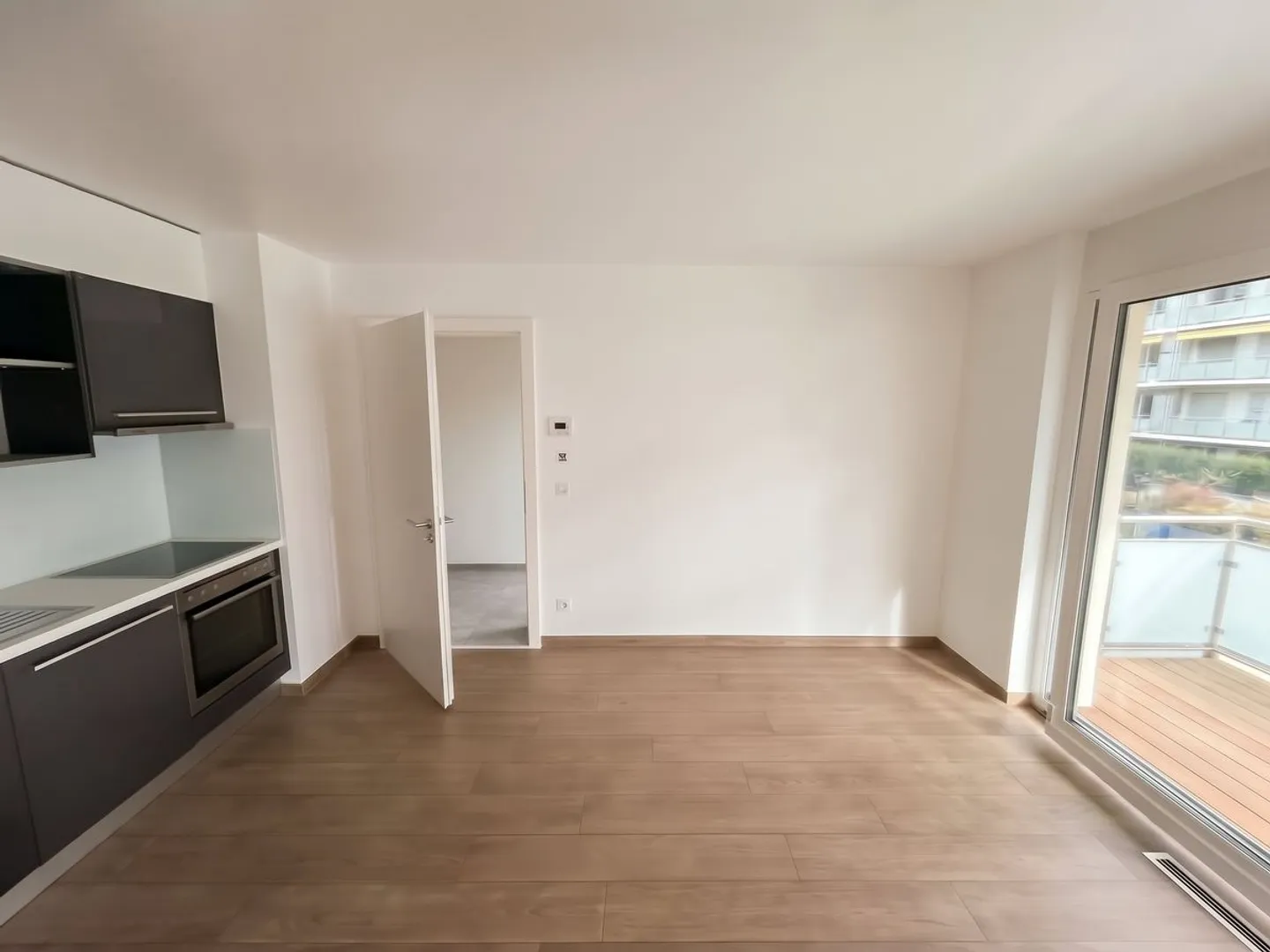 Studio moderne à Sion avec balcon, cave et place de parc - Photo 6 of 10