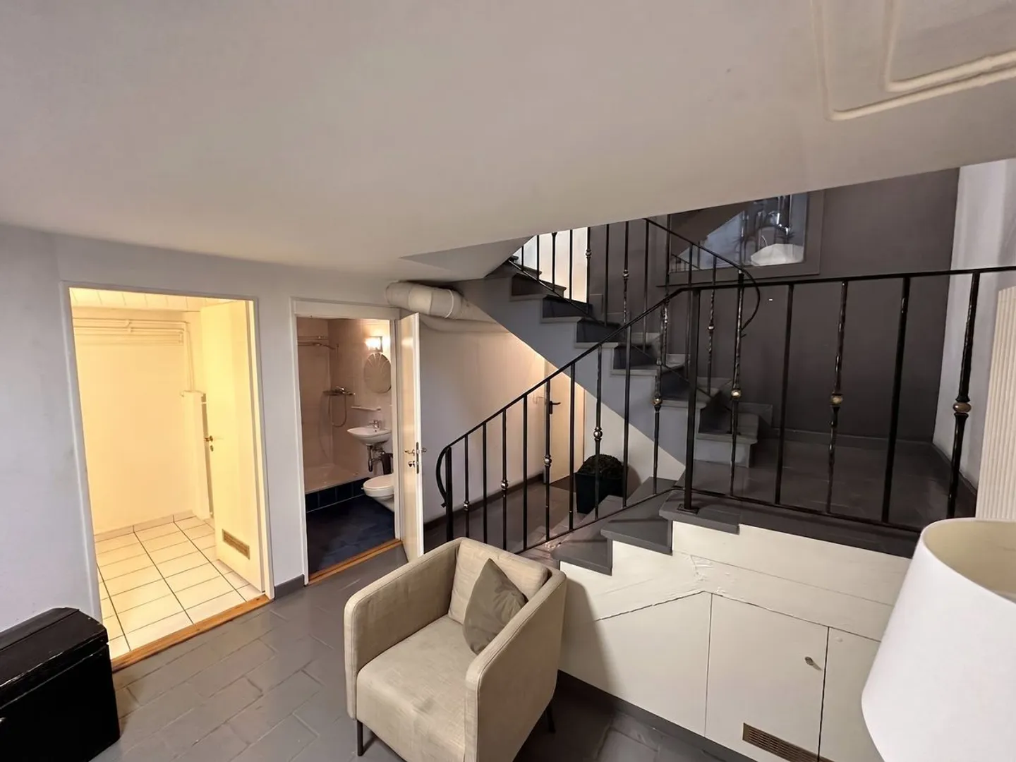 Carouge Zentrum - 111 m² große Handelsarkade auf drei Ebenen - Foto 5 von 9