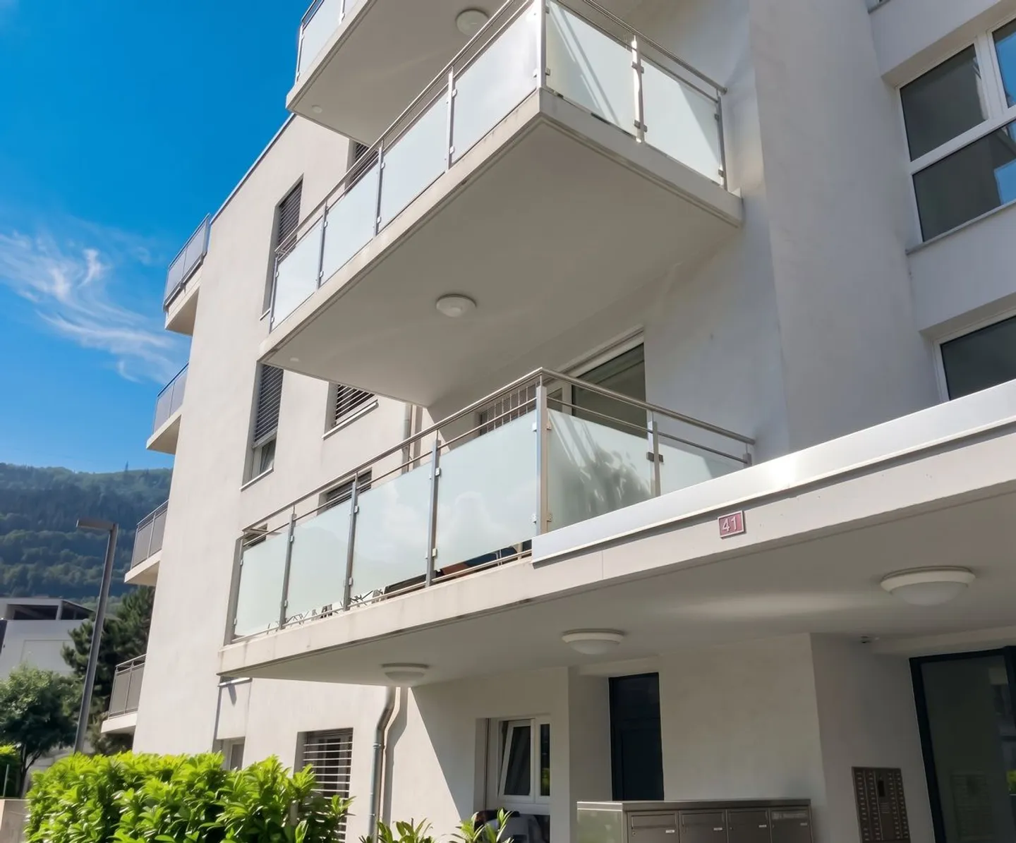 Studio moderne à Sion avec balcon, cave et place de parc - Photo 9 of 10