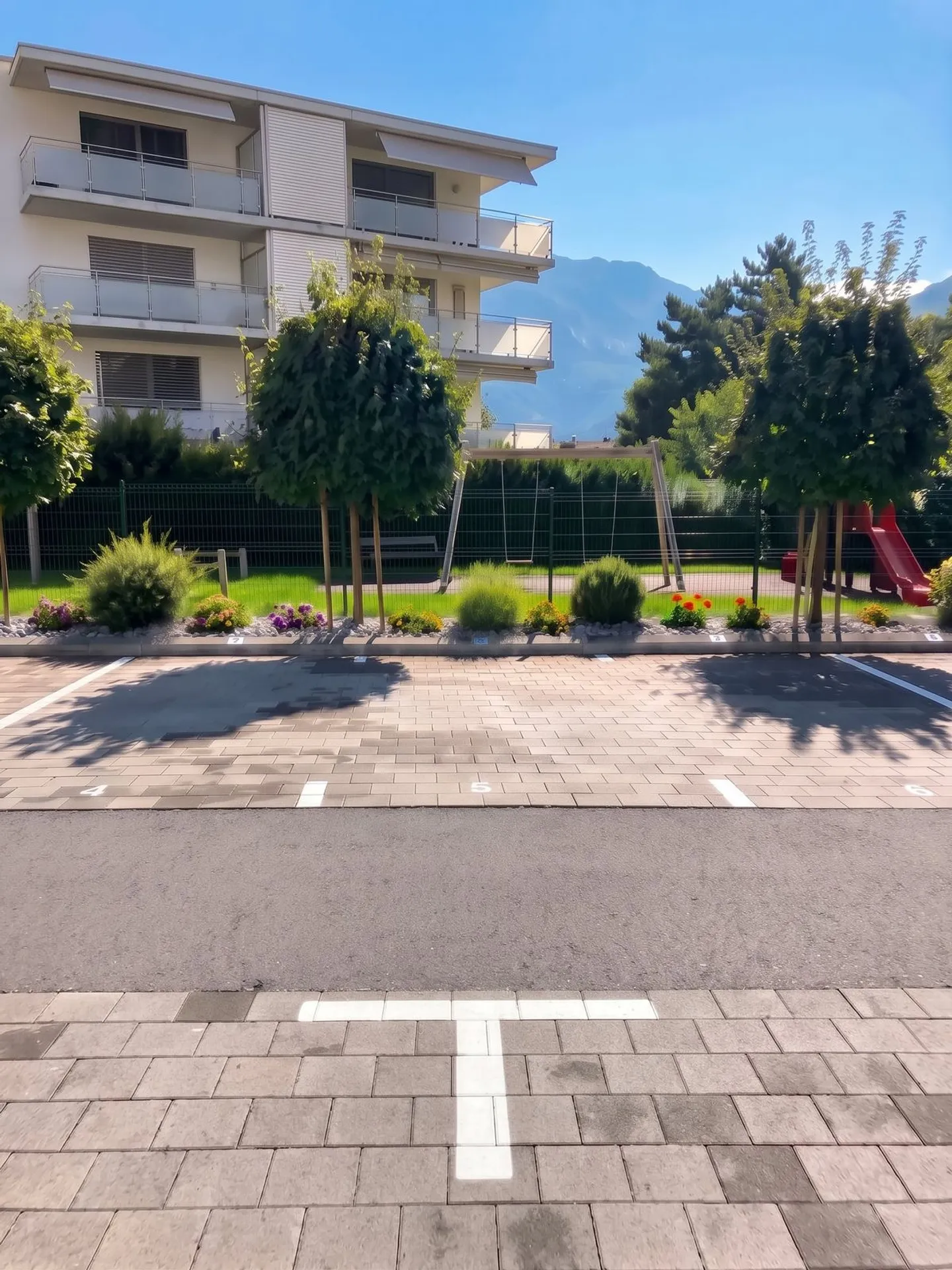 Studio moderne à Sion avec balcon, cave et place de parc - Photo 10 of 10