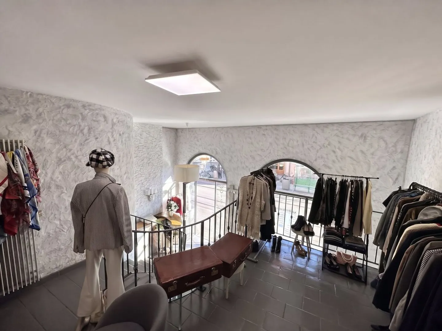 Carouge Zentrum - 111 m² große Handelsarkade auf drei Ebenen - Foto 3 von 9