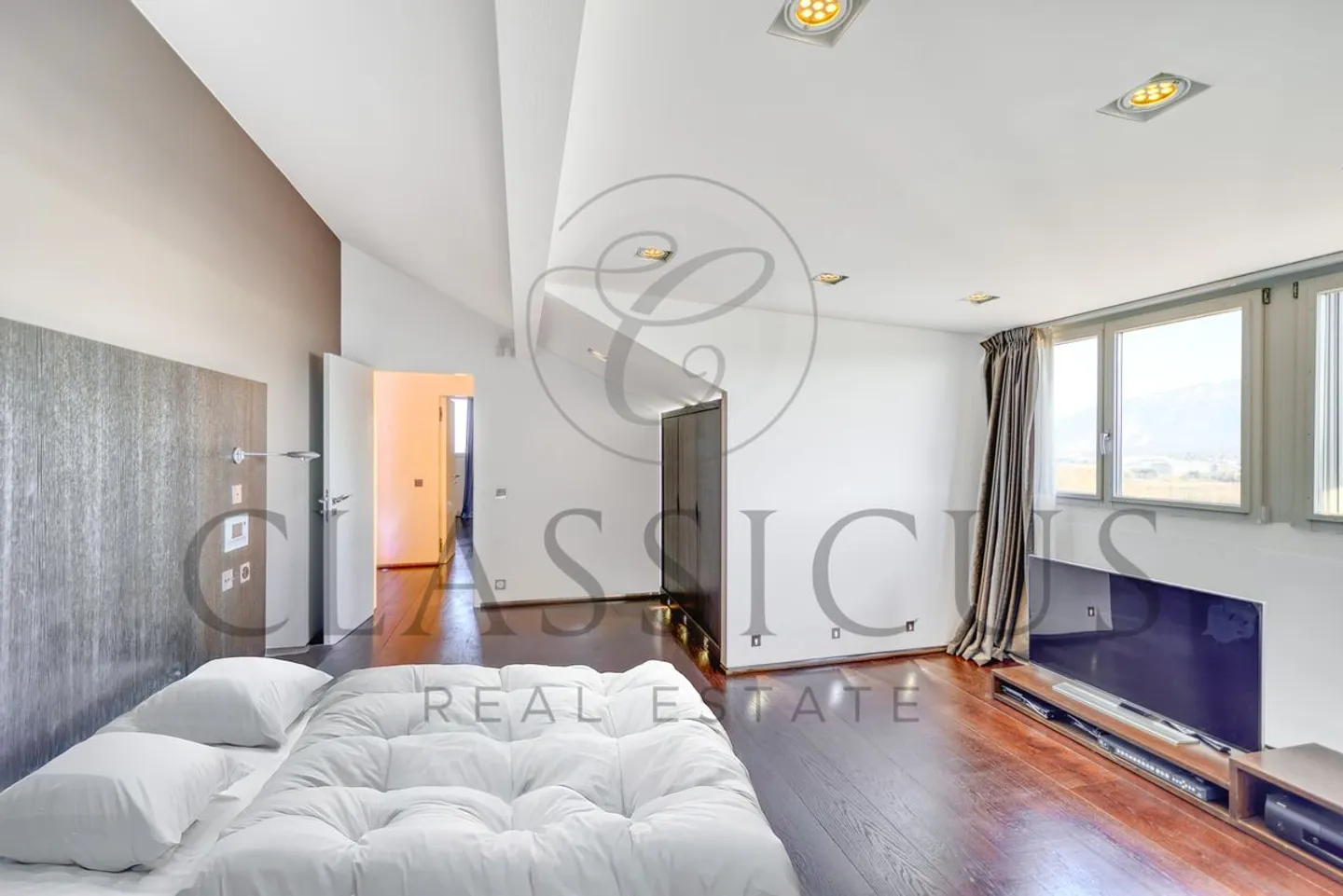 Außergewöhnliche Wohnung mit atemberaubendem Blick - Foto 10 von 13
