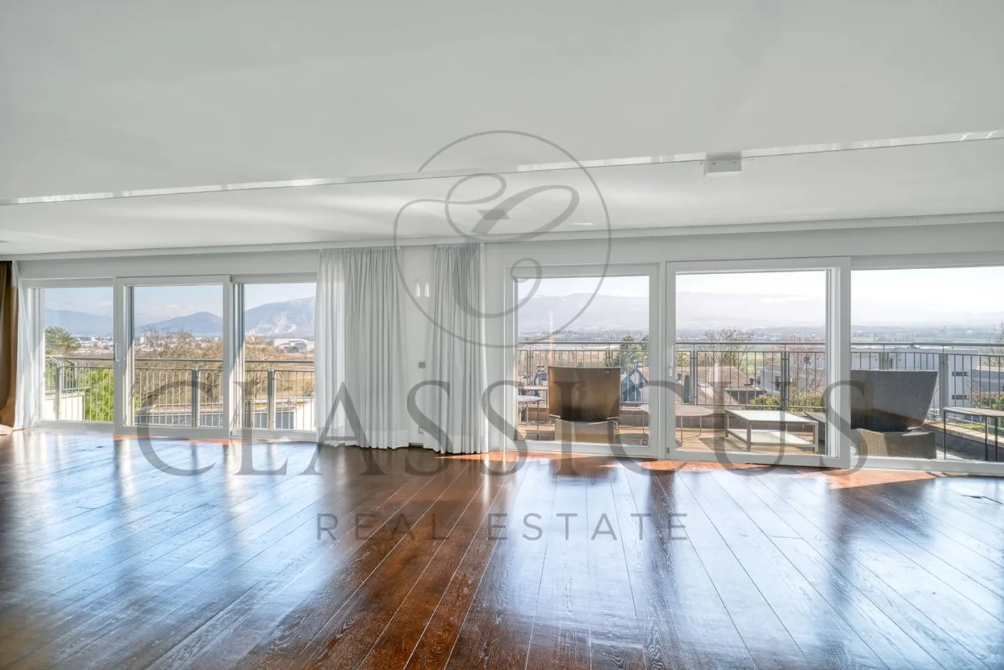 Außergewöhnliche Wohnung mit atemberaubendem Blick - Foto 3 von 13