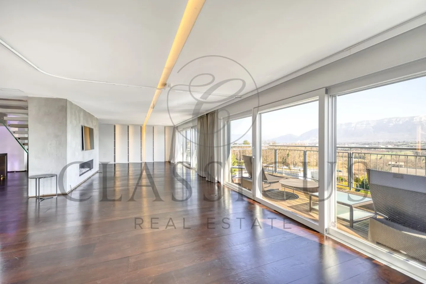 Außergewöhnliche Wohnung mit atemberaubendem Blick - Foto 1 von 13