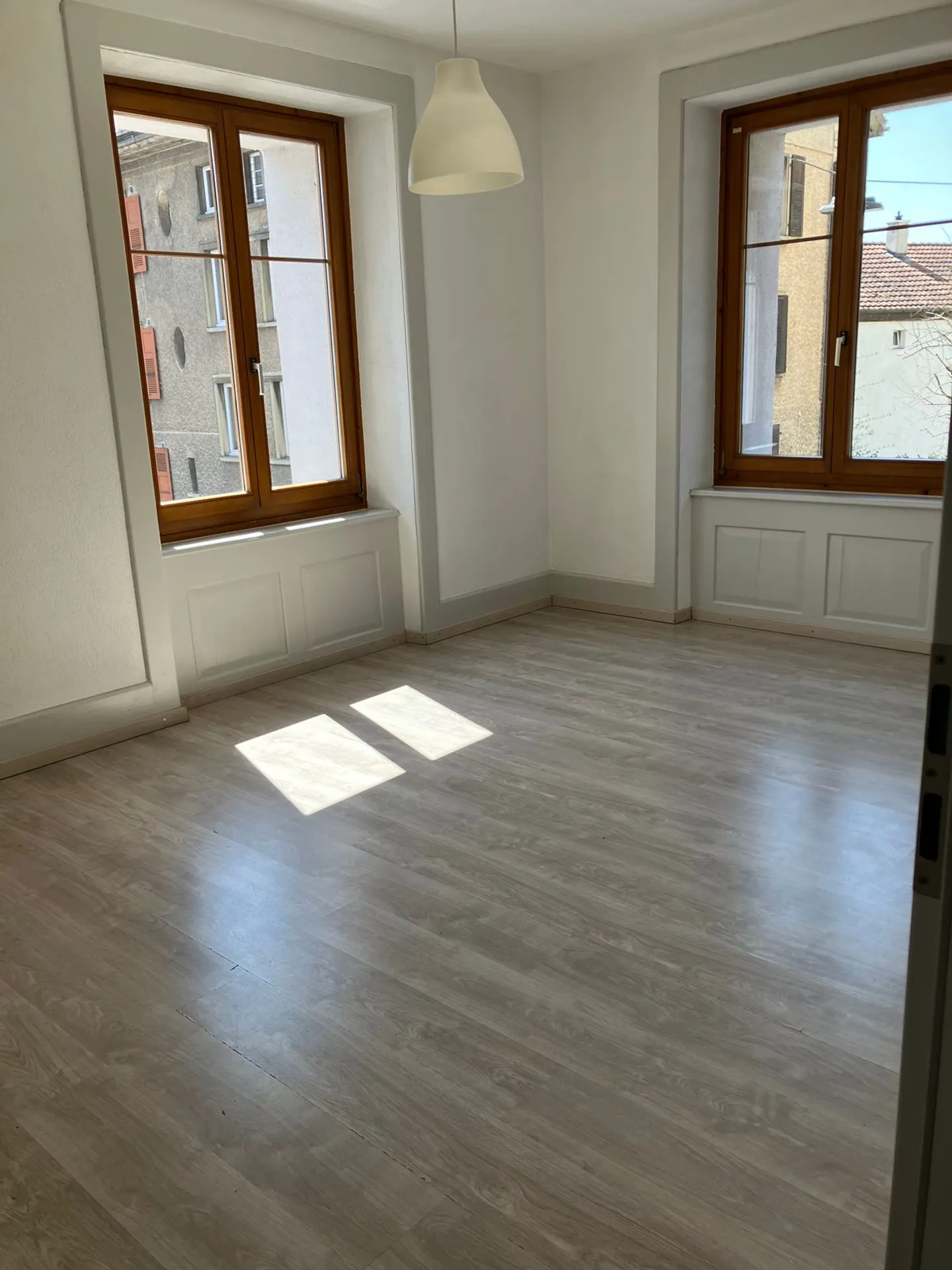 Élégant Appartement de 3.5 pièces à louer au coeur de Delémont - Photo 1 sur 4