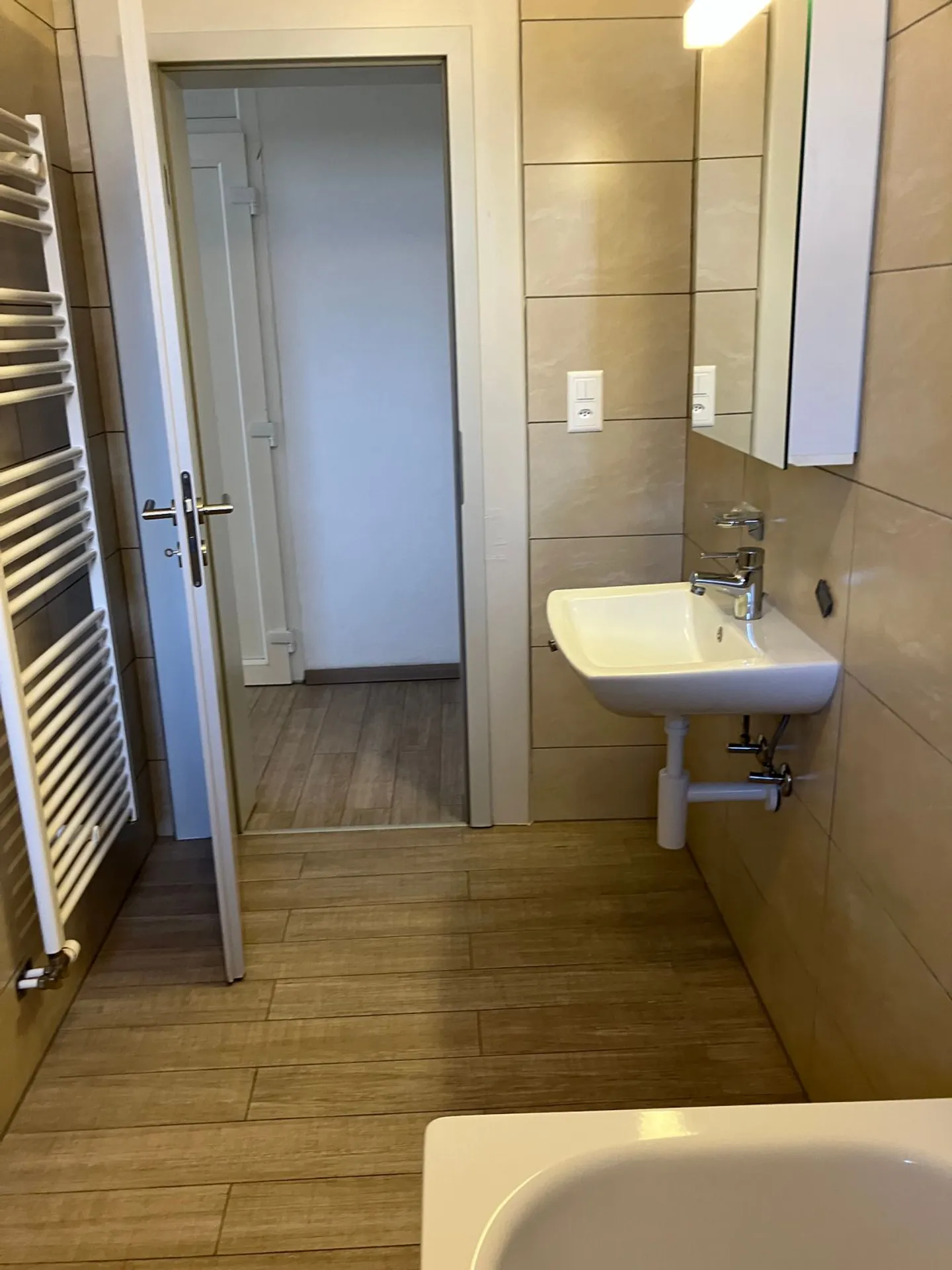 Élégant Appartement de 3.5 pièces à louer au coeur de Delémont - Photo 2 sur 4