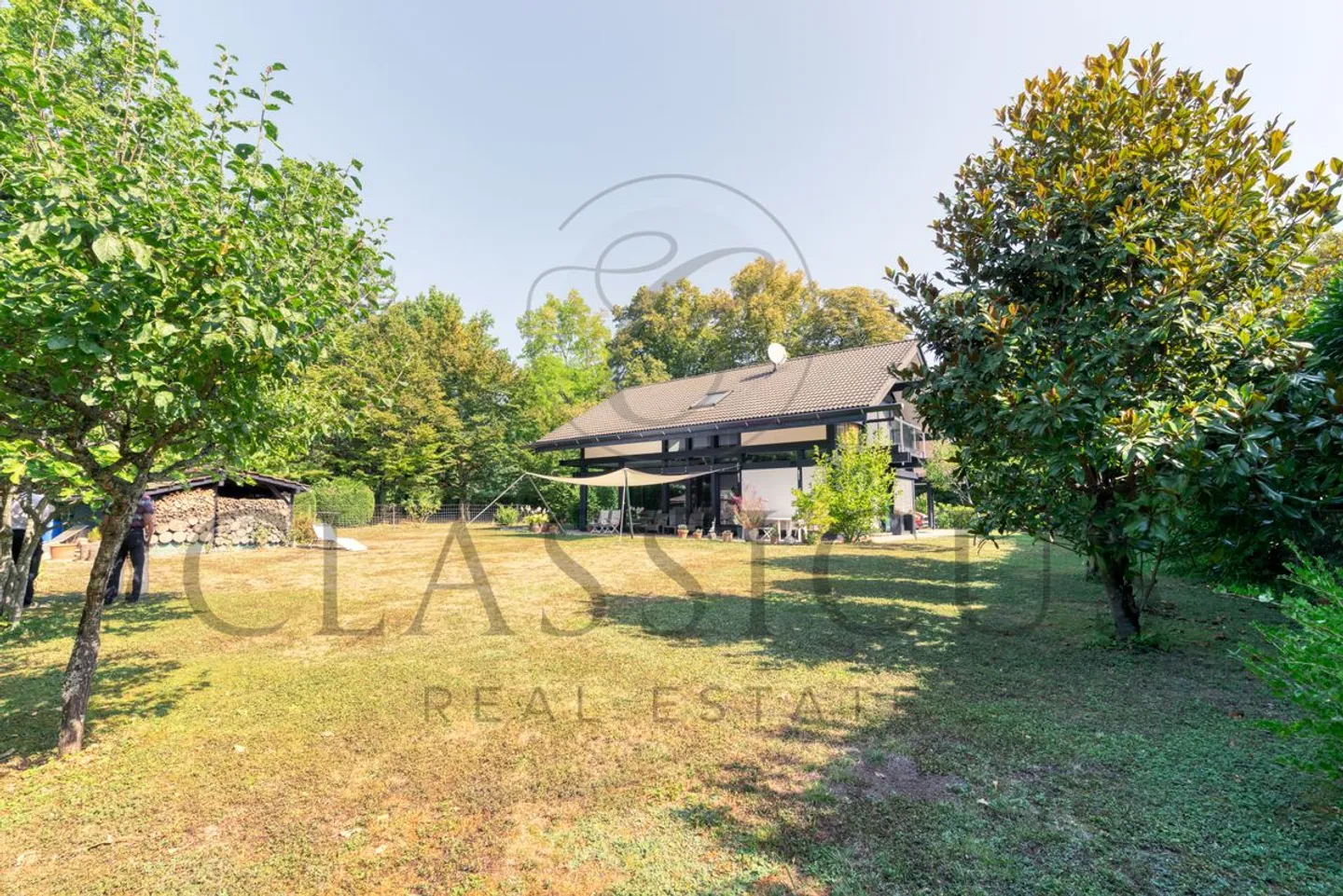 Villa luminosa e moderna con giardino paesaggistico, ai margini del Golf di Ginevra - Foto 2 di 8