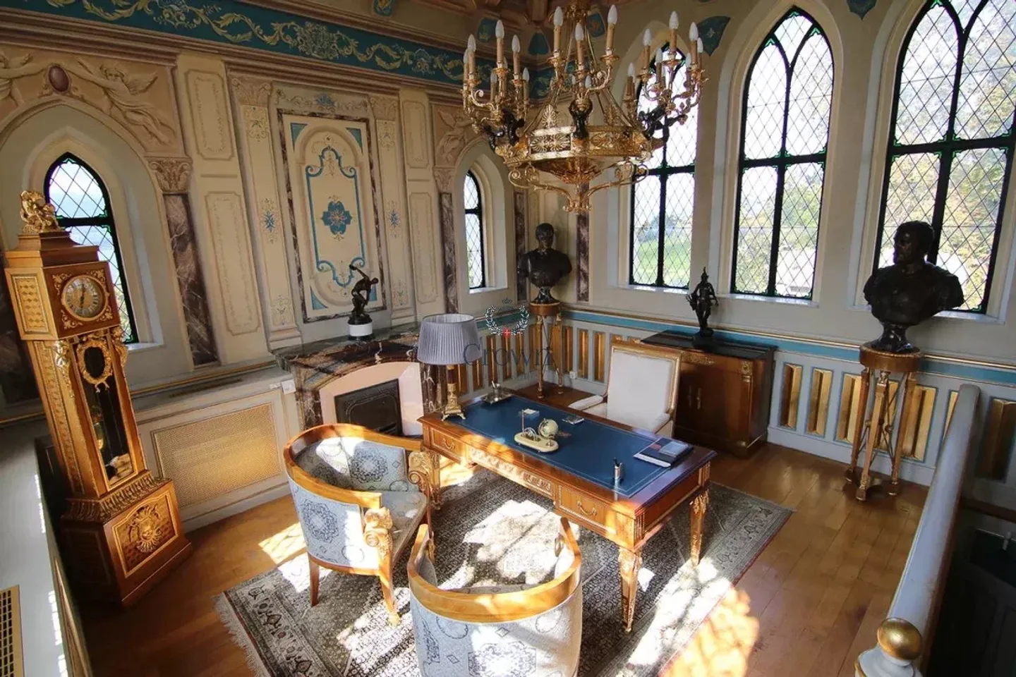 Castle Life at Your Fingertips! - Photo 10 of 13