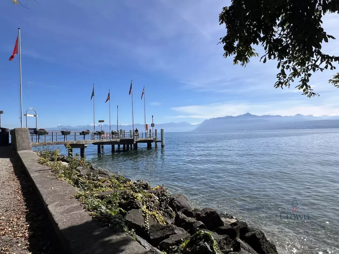 On the front line of the lake! - Photo 1 of 7