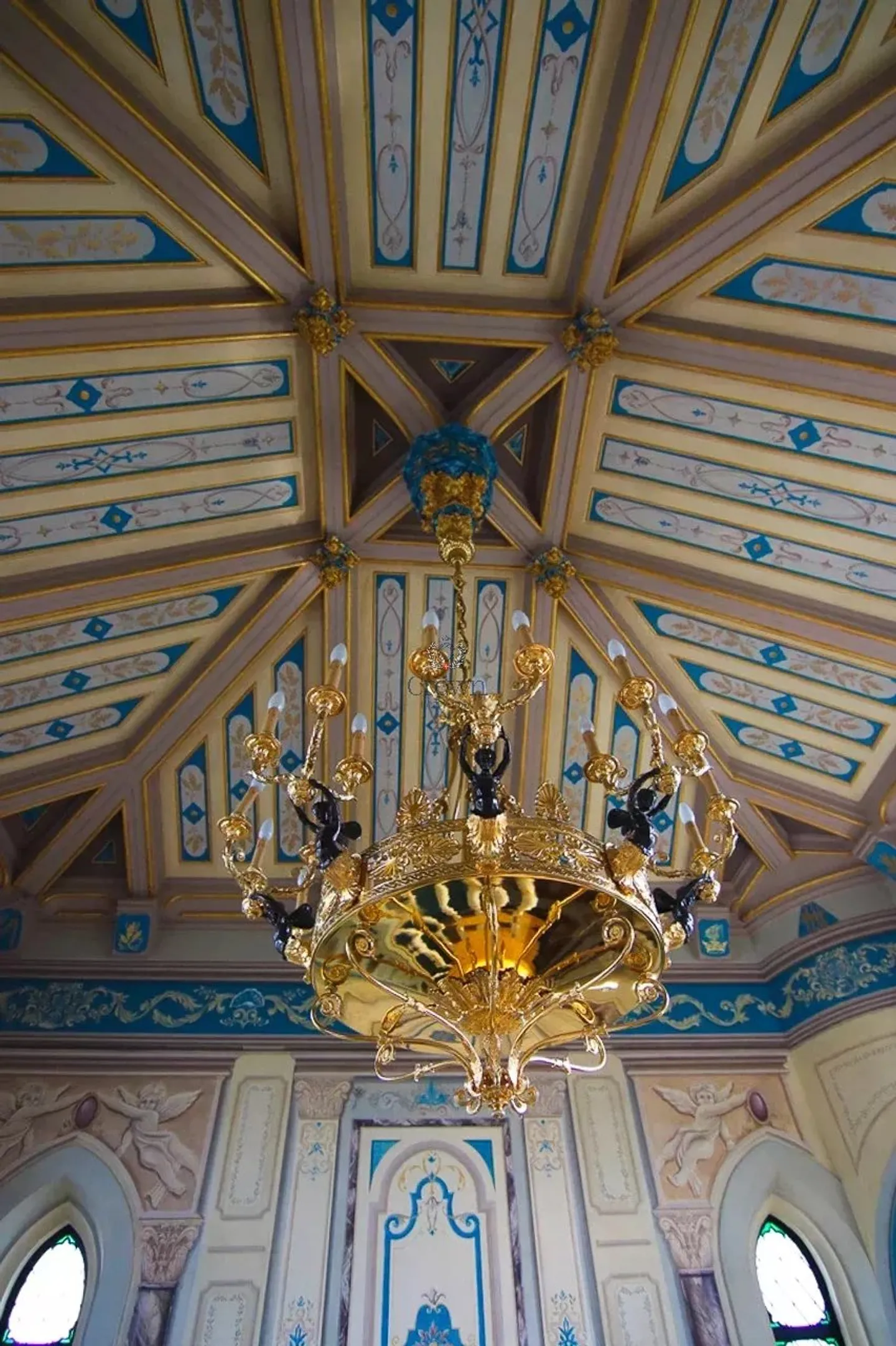Castle Life at Your Fingertips! - Photo 8 of 13