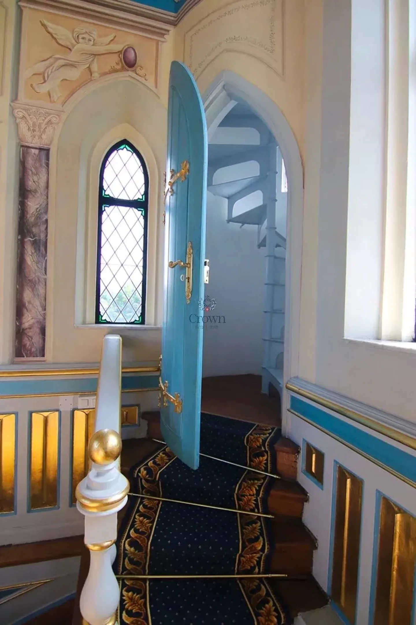 Castle Life at Your Fingertips! - Photo 11 of 13