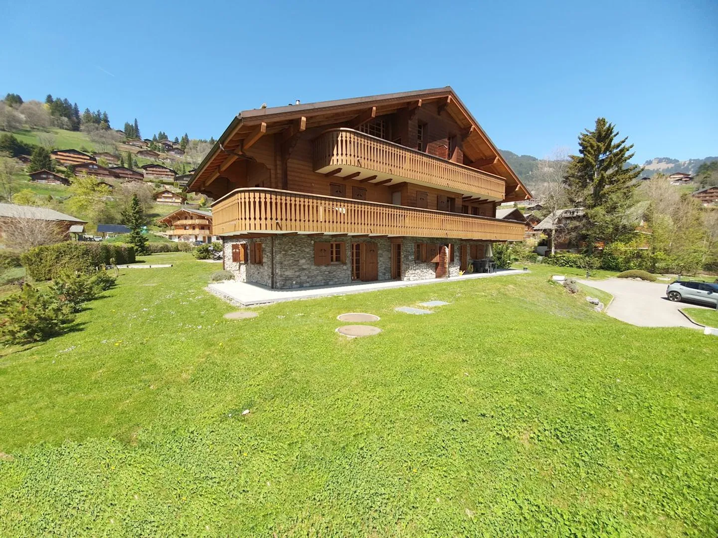 Magnifique appartement de 3.5 pièces avec terrasse-jardin et piscine - Foto 3 von 9