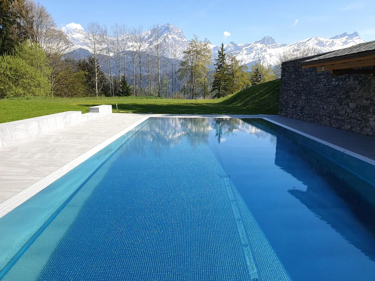 Magnifique appartement de 3.5 pièces avec terrasse-jardin et piscine - Foto 5 von 9