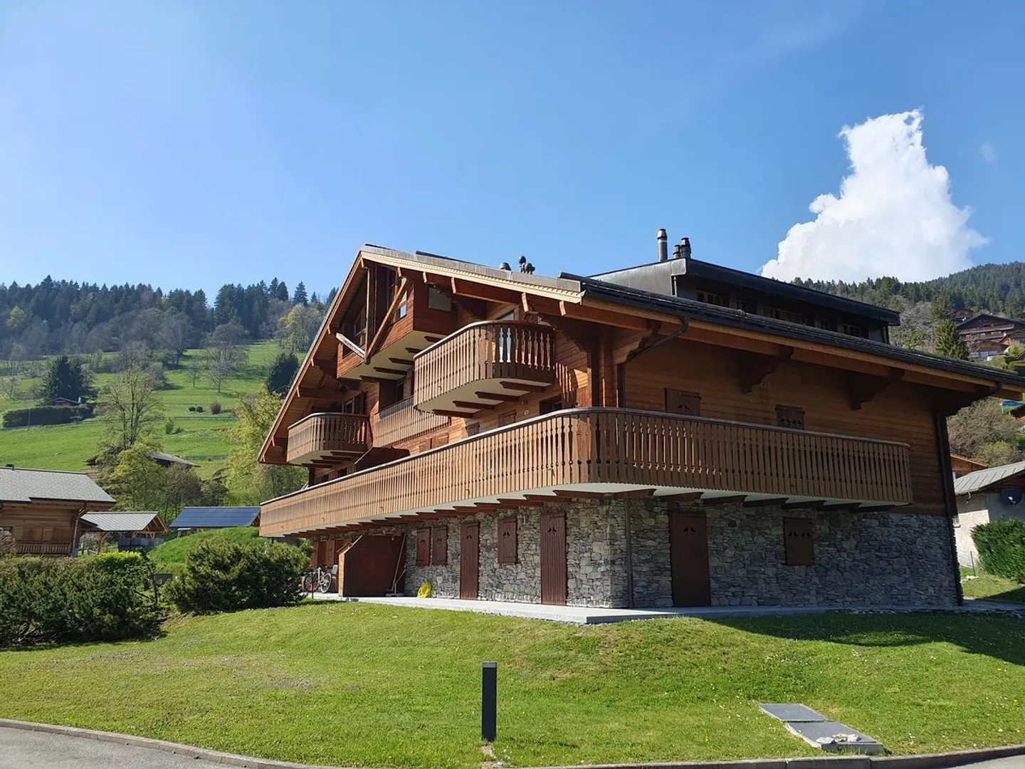 Magnifique appartement en duplex de 6.5 pièces avec SPA et piscine - Foto 2 von 11