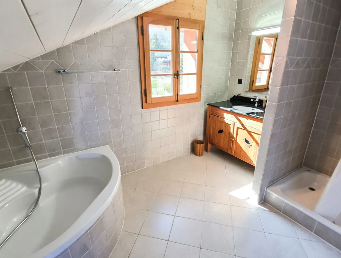 Magnifique appartement en duplex de 6.5 pièces avec SPA et piscine - Foto 9 von 11