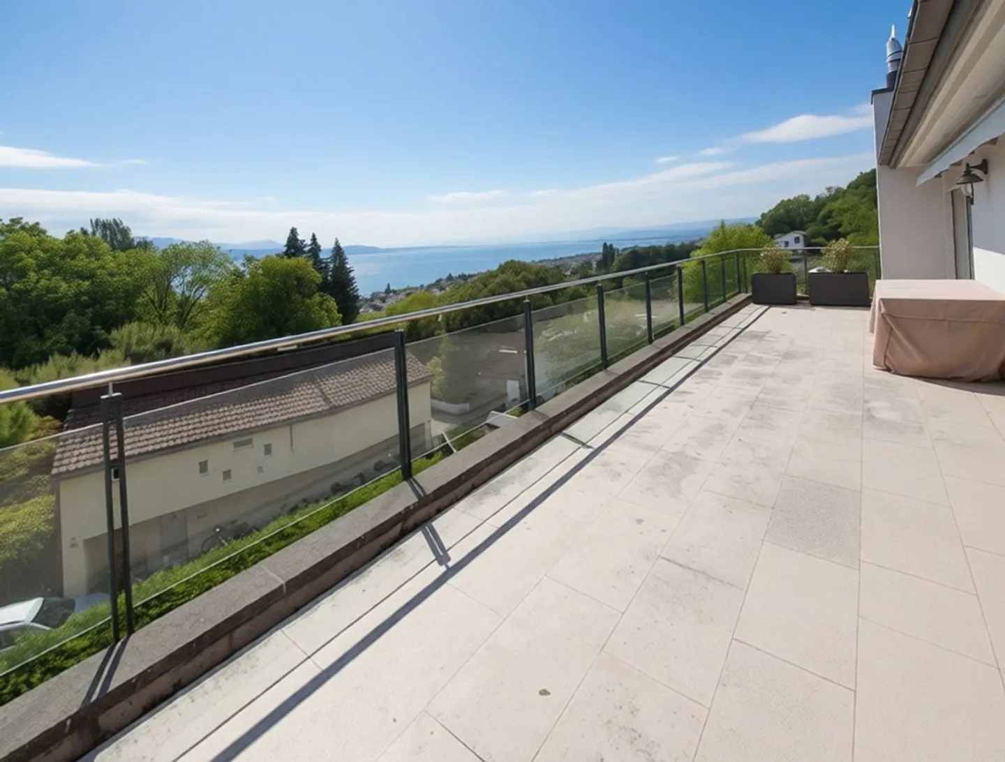 Im Dachgeschoss, herrlicher Blick auf den See - Foto 1 von 9