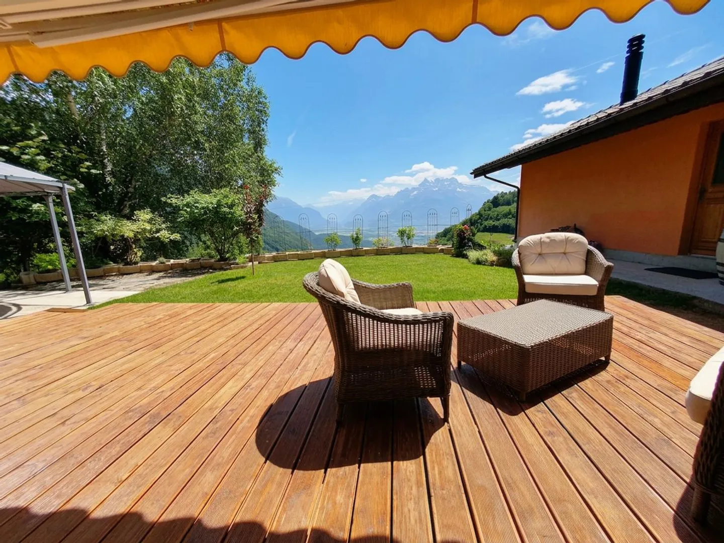 Magnificent chalet and large land - view of the Dents du Midi - Photo 6 of 13