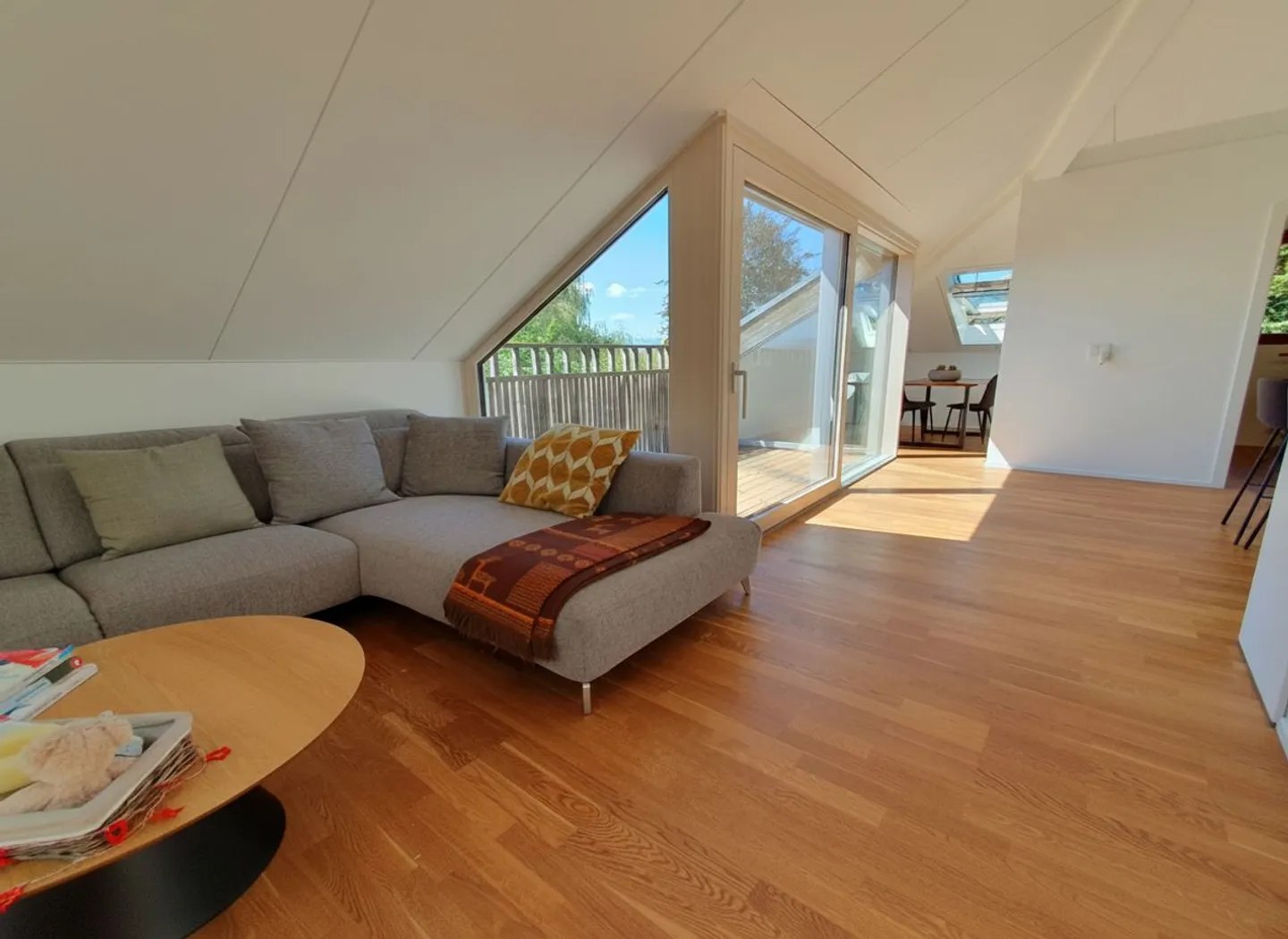 Superbe attique de 3.5 pièces avec balcon sud - Photo 3 sur 9