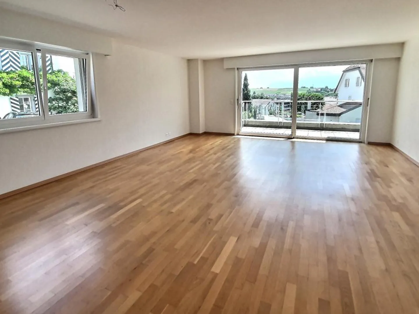 spacious and in excellent condition - Photo 1 of 7