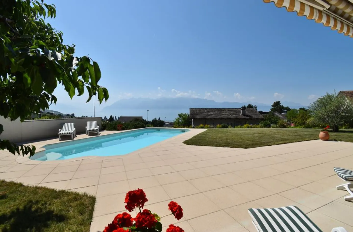 - VENDUTO - Vista magnifica e vicino ai servizi - Foto 1 di 2