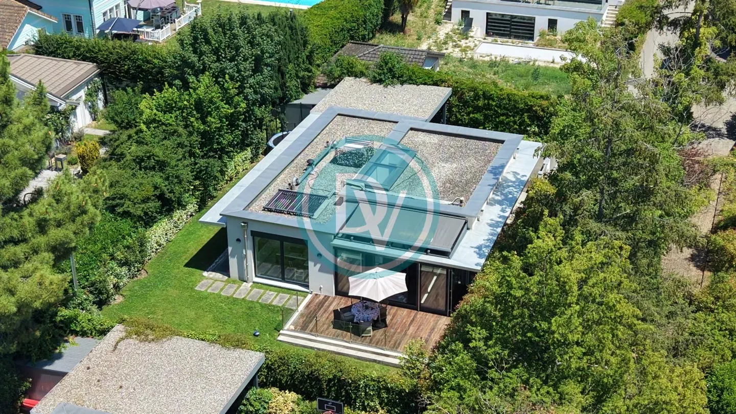 Modern Villa Near the Lake - Photo 2 of 13