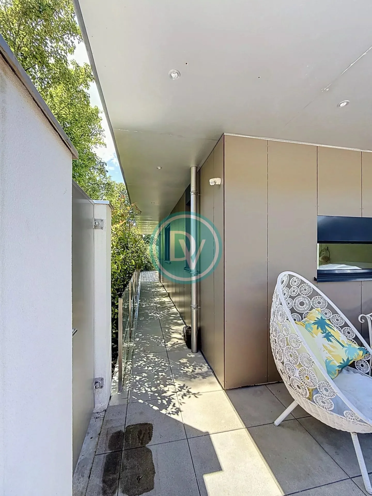 Modern Villa Near the Lake - Photo 13 of 13