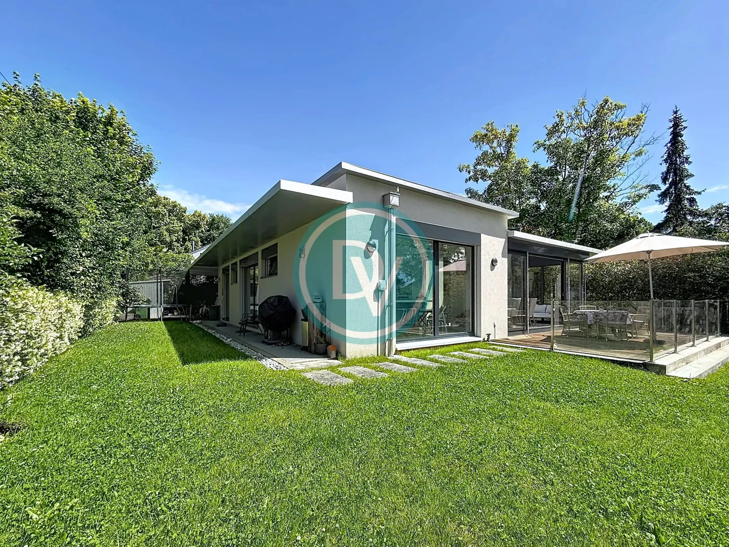 Maison moderne et récente près du lac - Photo 4 sur 13