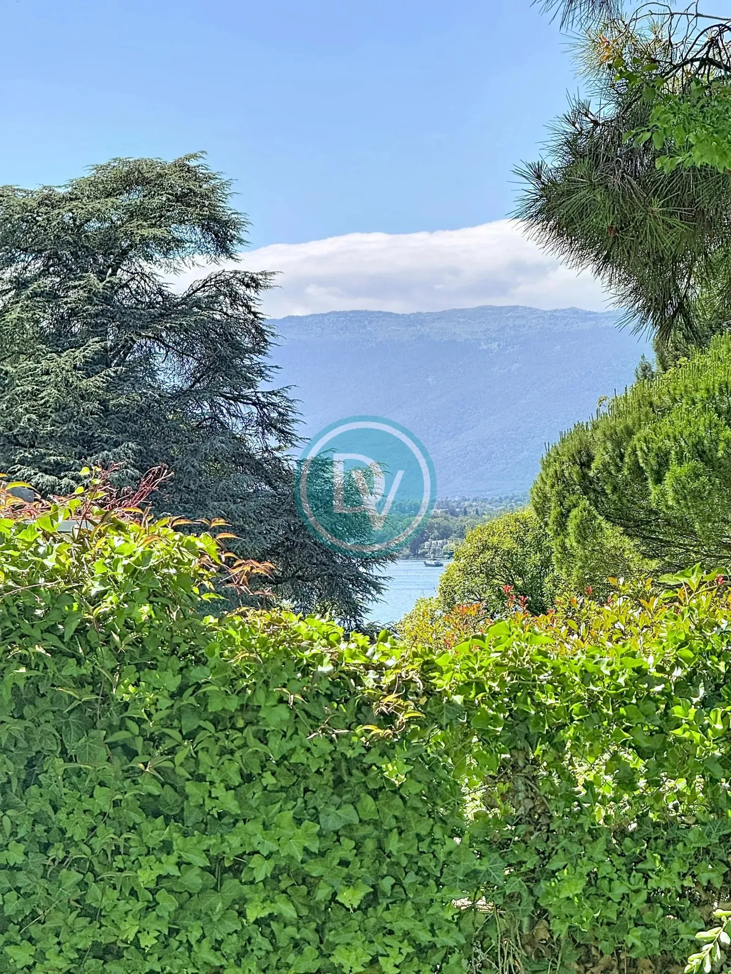 Modern Villa Near the Lake - Photo 12 of 13