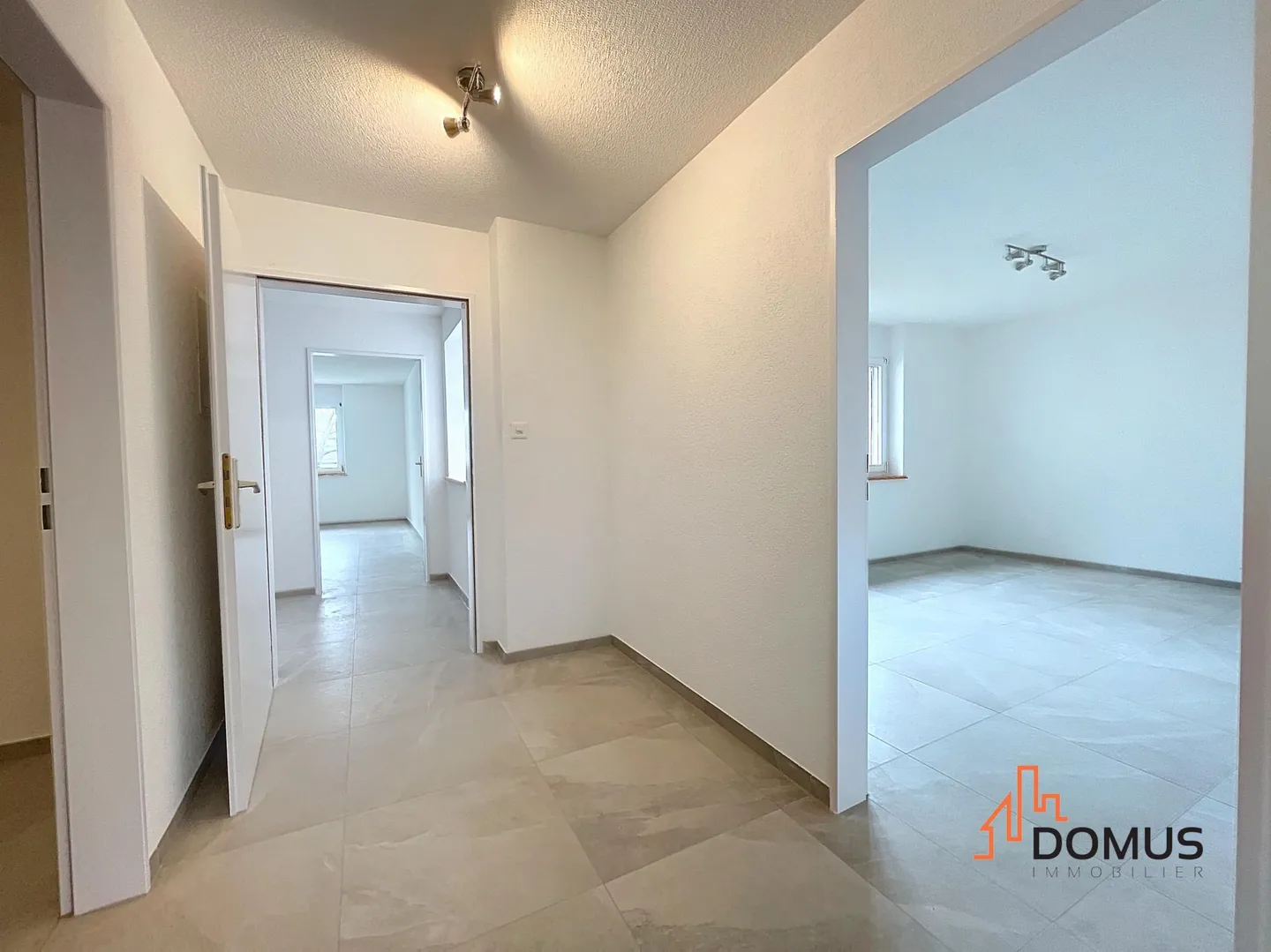 4.5 pièces rénové de 110 m² | Ascenseur | Buanderie privative | Proche gare - Foto 10 von 12