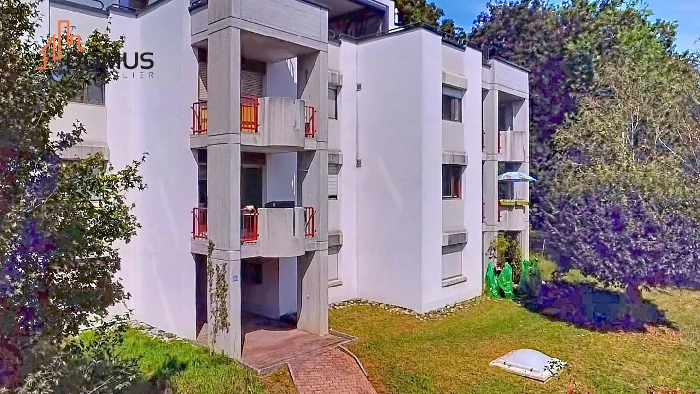 Magnifique appartement rénové de 100 m² avec parking souterrain - Photo 2 sur 13